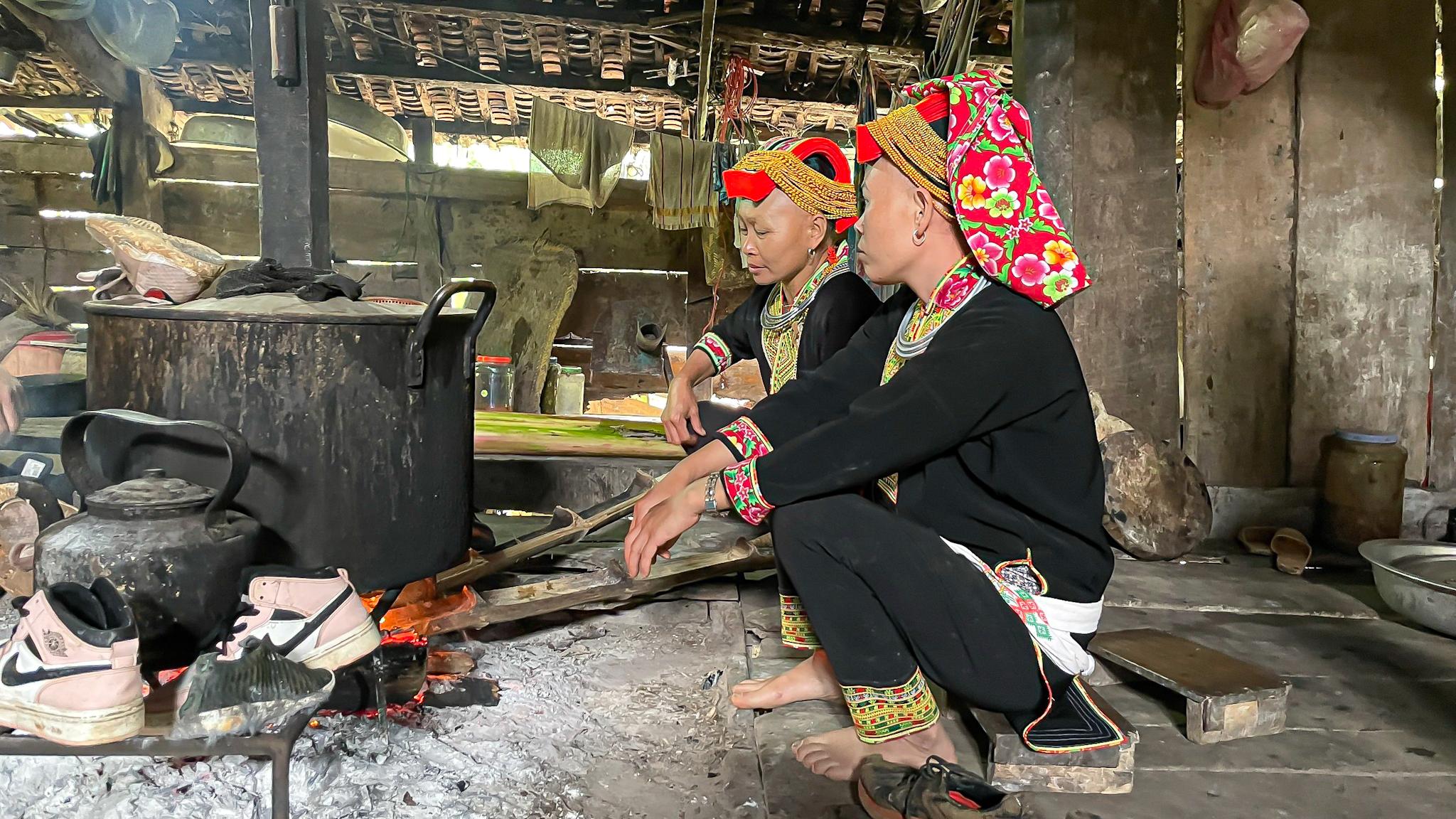 Khám phá bản làng bị bỏ quên: Lân Đặt